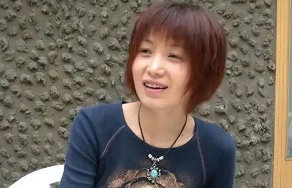 扬帆优配 钱再多有啥用？她怀恩师孩子被骗流产，56岁无人敢娶